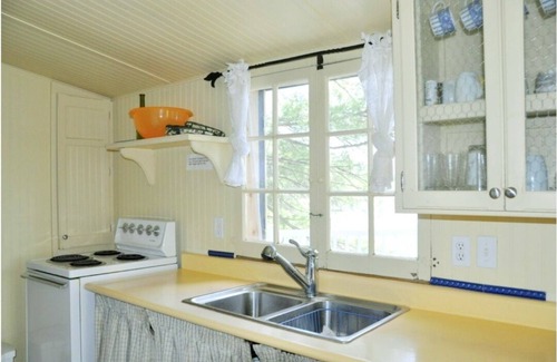 Gravenhurst Cottage | 2 Cottages with breathtaking view on Lake Kahshe, in 1 acre of land