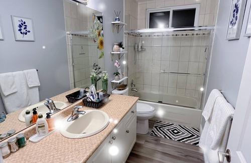 Richmond House | 2.Cozy 1bedroom with Private bathroom/Netflix /Independent Entrance