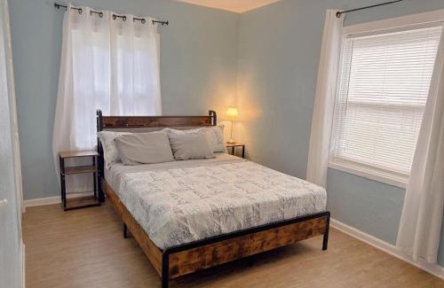 Southside House | 2 COZY BeDRooM WITH HUGE YARD