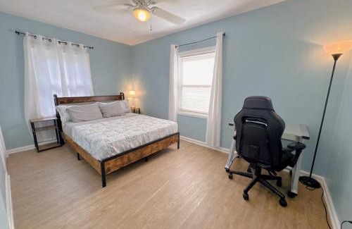 Southside House | 2 COZY BeDRooM WITH HUGE YARD