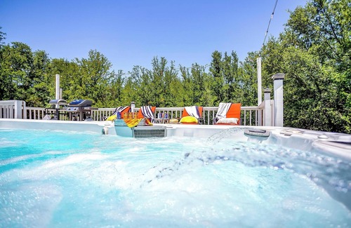Paluxy Cabin | 2 Cozy Cabins with Giant Hot Tub, Fire Pits, Fishing, Hiking and more