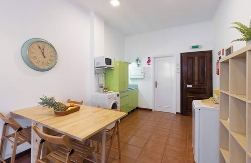 Uniao de Freguesias do Centro Apartment | 2 Cozy Flats and Netflix | Ace Location
