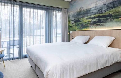 Marknesse Hotel | 2 Cozy Marknesse Hotel Rooms Near Park, Waterways, Factory Outlet and Giethoorn