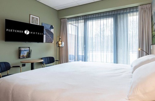 Marknesse Hotel | 2 Cozy Marknesse Hotel Rooms Near Park, Waterways, Factory Outlet and Giethoorn