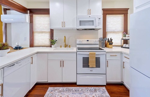 Whittier Apartment | 2 Craftsman Duplex Units - Groups - Views - Parking - W/D - Disney/Universal