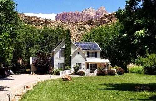 Zion National Park South Entrance Hotel | 2 Cranes Inn - Zion