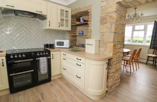 Stockton on the Forest Cottage | 2 CROSSLANDS, with a garden in Stockton-On-The-Forest