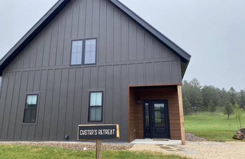 Custer Cabin | 2 Custer's Retreat- 2 Bedroom Cabin - 2 Bedroom 2 Bath Cabin