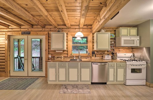 Charter Hills Cabin | 2 Decks & Fire Pit: Scenic Beech Mountain Retreat!