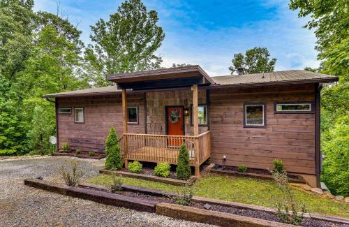 Murphy House | 2 Decks, Grill, Hot Tub Mountain Cabin in Murphy