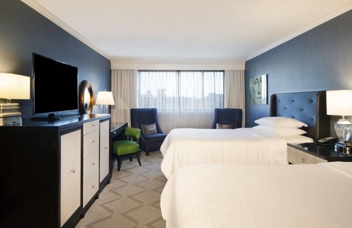 West End Hotel | 2 Deluxe Double Room at The Melrose Georgetown Hotel