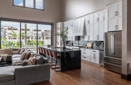 Faubourg Lafayette Hotel | 2 Designer homes, 14 bedrooms | walk to St Charles