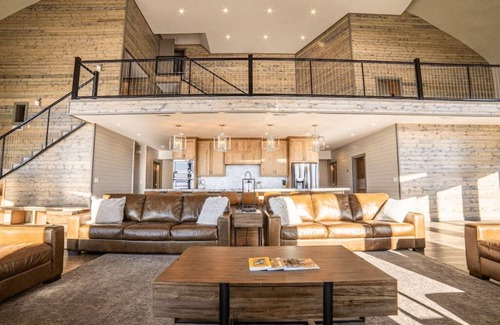 Ashton Cabin | 2 Dome Cabins-1 hr to Yellowstone-Hot tub+Theater+Gaming Room+Pool Table+Air Hoc