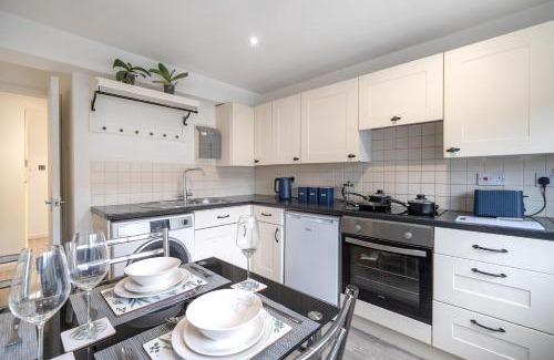 Fleet Apartment | 2 Double Bed apartment 4 guests
