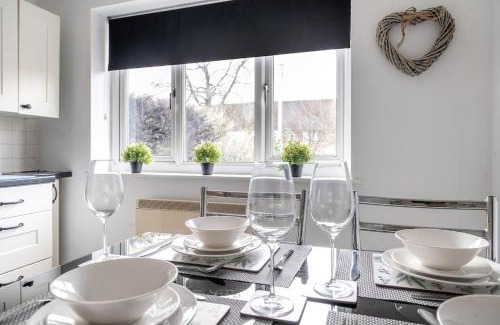 Fleet Apartment | 2 Double Bed apartment 4 guests