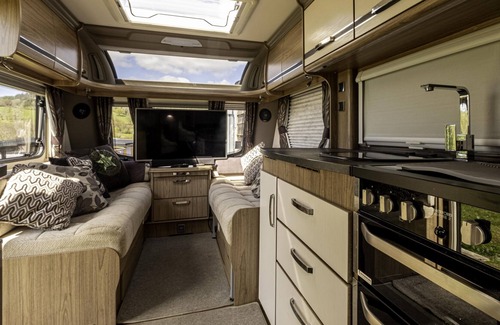 Llandeilo Cabin | 2 Double Bed Caravan - secure parking and WIFI