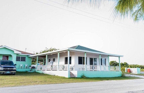 Acklins Island House | 2 Double Bedroom, Chester's Highway Bonefish Lodge