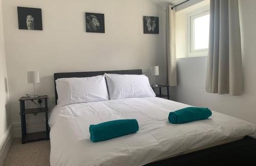 Horfield Apartment | 2 double bedroom flat, central location