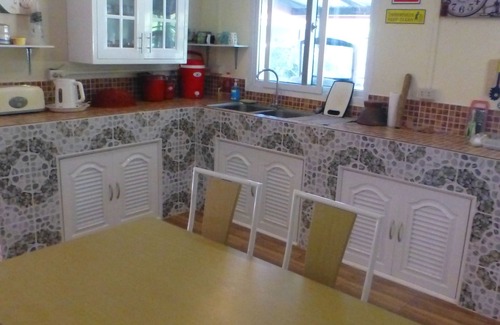 Phen Apartment | 2 Double Bedroom Pool Apartment With Extensive Kitchen Dining Room Wi-fi Aircon