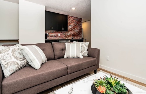 Clairmont Apartment | 2 Double Private Trendy Executive Urban Loft Suites