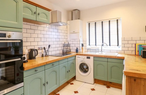 Rocester Cottage | 2 DOVE COTTAGE, family friendly, with a garden in Rocester