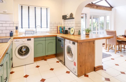 Rocester Cottage | 2 DOVE COTTAGE, family friendly, with a garden in Rocester