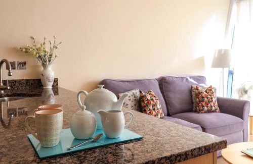 West Bay Apartment | 2 Driftwood