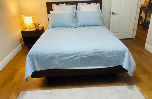 Palm Lee Park House | 2 Edison bungalows