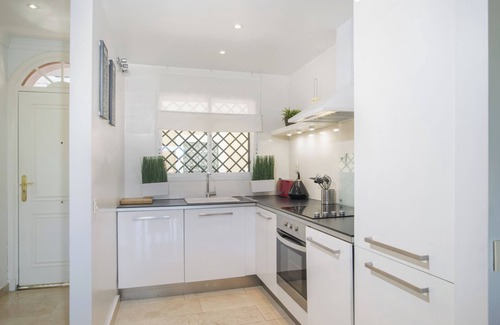 Marbella Apartment | 2 -edroom Apartment next to Porto with Mountain View, Pool, Wi-Fi & Garden