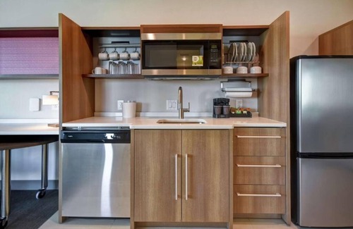 Jekyll Island Hotel | 2 Family-Friendly Units w/FREE Breakfast! Close to Jekyll Island State Park