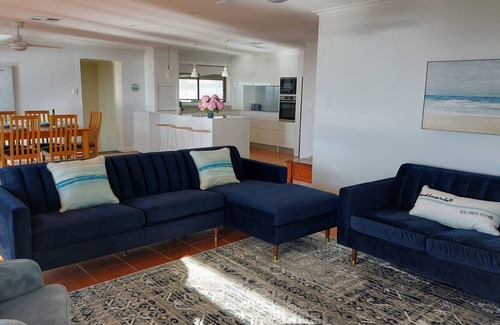 Tiddy Widdy Beach House | 2 family house with spectacular Ocean Views