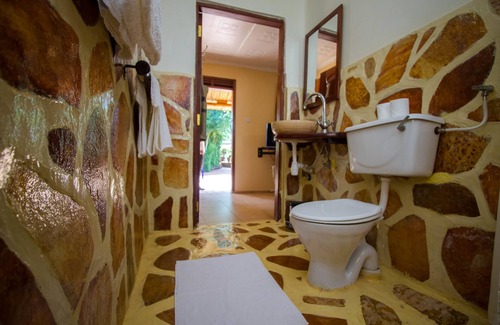 Jinja Hotel | 2 Friends Guest House