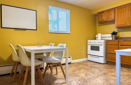 Pittsburgh Apartment | 2 Full Apartments, 4 Bedrooms w/11 beds + Parking