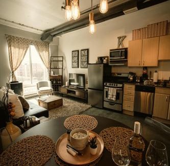 Downtown Edmonton Apartment | 2 Full Beds, Free Parking Underground Heated, Rogers Place, 1 Bedroom Condo Downtown Central