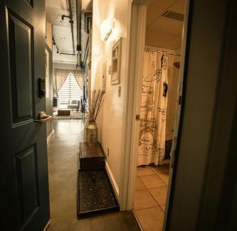Downtown Edmonton Apartment | 2 Full Beds, Free Parking Underground Heated, Rogers Place, 1 Bedroom Condo Downtown Central