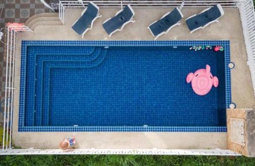 Bang Sare Villa | 2 Fully equipped Cottages w big Pool & Fishing