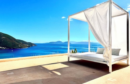 Vassiliki Villa | 2* Get a 10%-25% discount ,Seafront lovely villa with private pool.