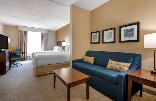 Florida Center Hotel | 2 Great Units, FREE Parking, Short Drive to Universal Resorts & I-Drive NASCAR!