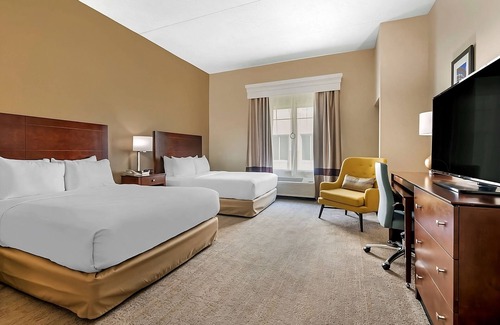 Florida Center Hotel | 2 Great Units, FREE Parking, Short Drive to Universal Resorts & I-Drive NASCAR!