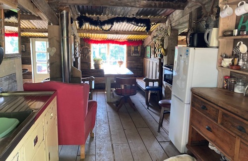 Longhope Ski Chalet | 2 Guests - Pet Friendly - Traditional Gypsy Vardo
