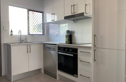 Hermit Park Apartment | #2 Haven on Hughes 2BR Clean Peaceful Close to City
