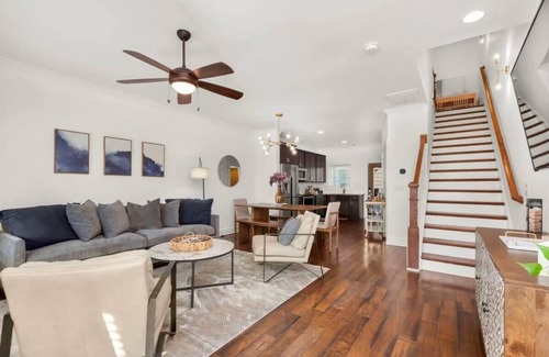 Edgehill House | 2 Homes｜Downtown, 24 guests｜5 min to Broadway!