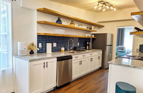 Arlington House | 2 homes for 1 - Arcade, Firepit, Patio - Main house & Lrg guest house included!
