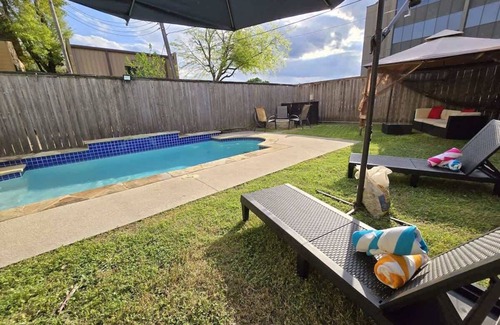 Woodlake - Briar Meadow House | 2 Homes for 1 Price Magnificent Pool Sleeps 16