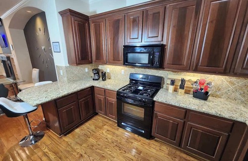 Woodlake - Briar Meadow House | 2 Homes Galleria Private Jacuzzi KING BED