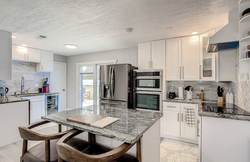 Clearwater House | 2 Homes- Heated Pool & Pickleball- The Dunedin Duo