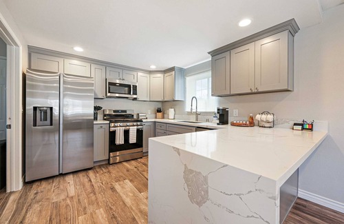 Linda Vista House | 2 Homes in 1! | Sleeps 18 | 10 Min to Zoo & Beach