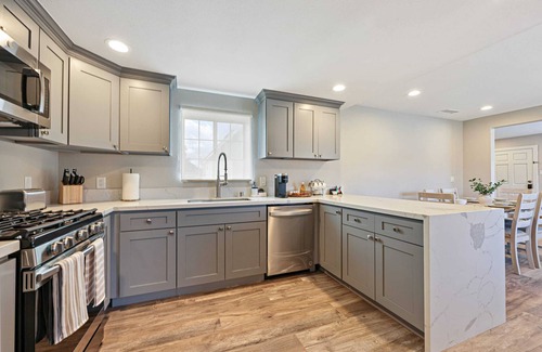 Linda Vista House | 2 Homes in 1! | Sleeps 18 | 10 Min to Zoo & Beach