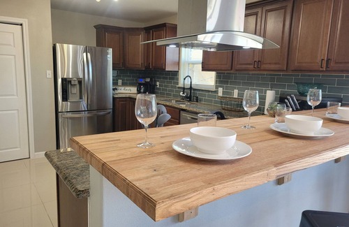 Nassau Bay House | 2 Homes*Kemah*NASA* 2 Hot Tubs*Arcade Games