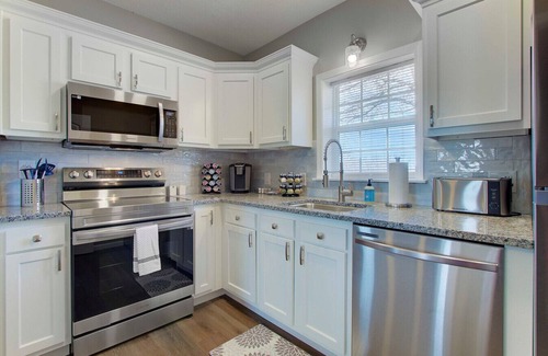 Vermilion Apartment | 2 Homes|Sleeps 16|Game Room|Historic Charm